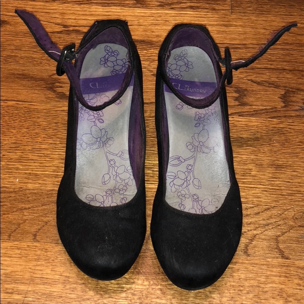 Black hidden wedge suede shoes